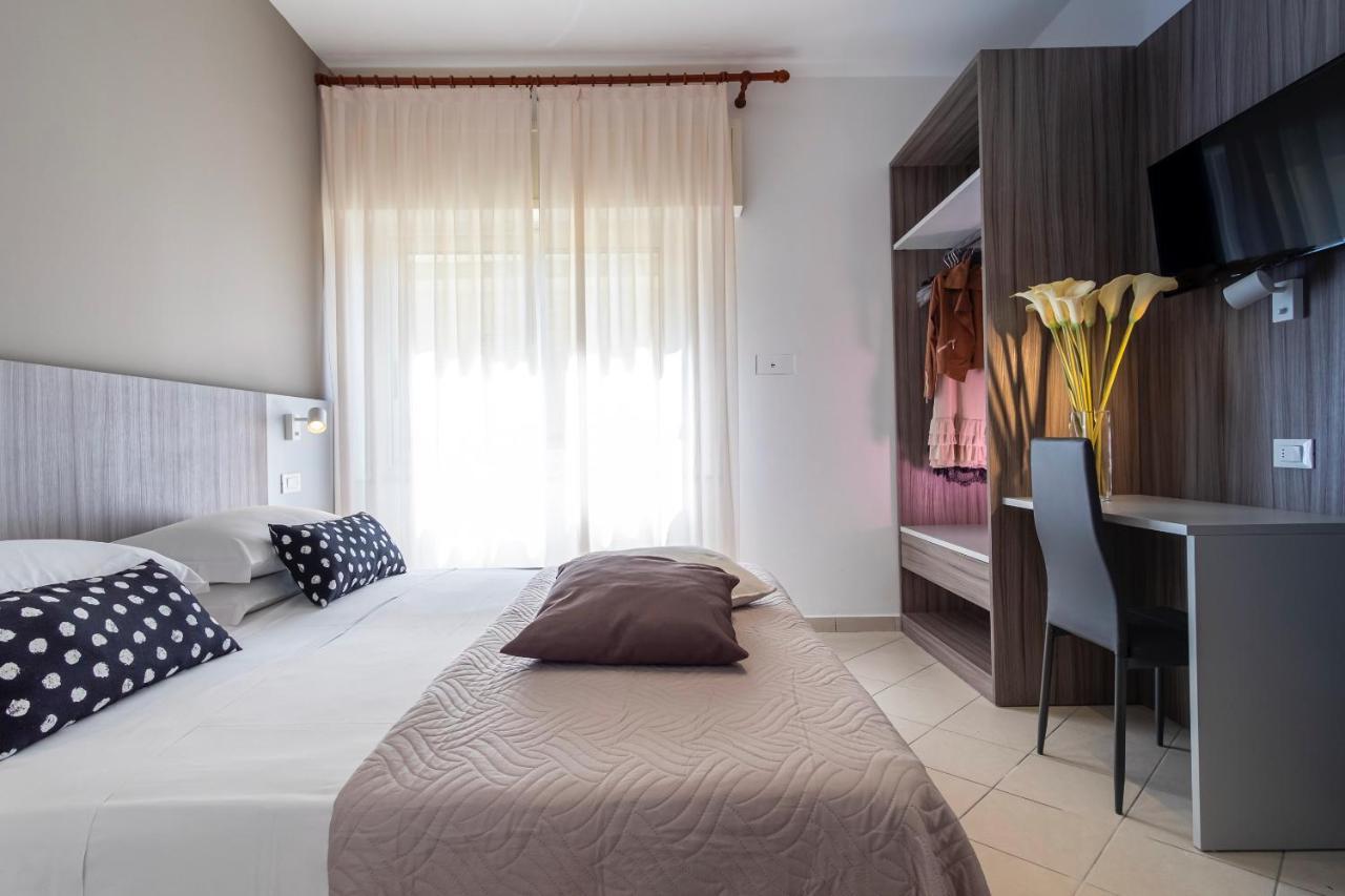 Hotel Mocambo Riccione Luaran gambar