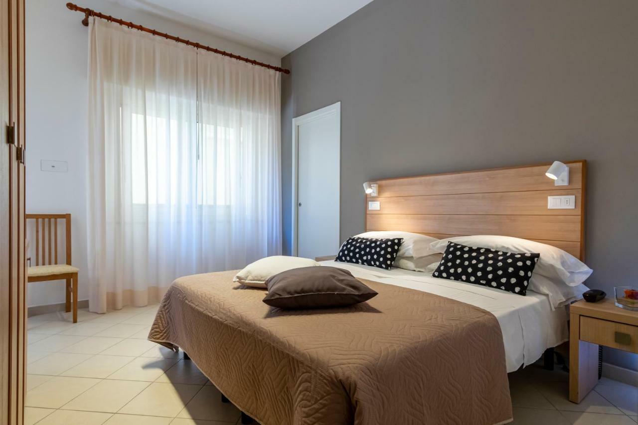 Hotel Mocambo Riccione Luaran gambar